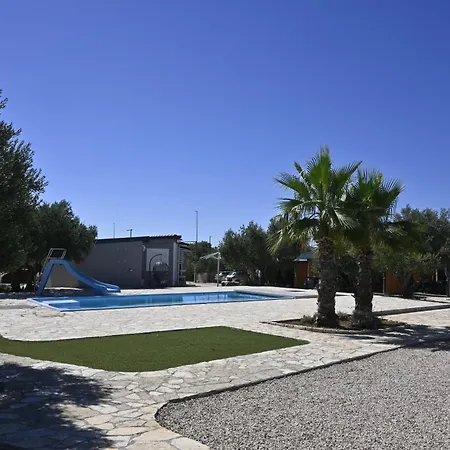 Innova Travelvir - Mobhome Larus Campsite *